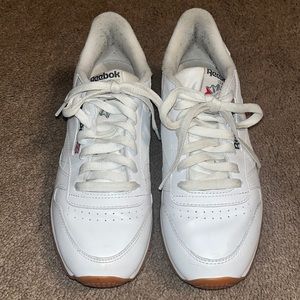 Reebok White classics men’s size 7 1/2 or women’s 9 1/2